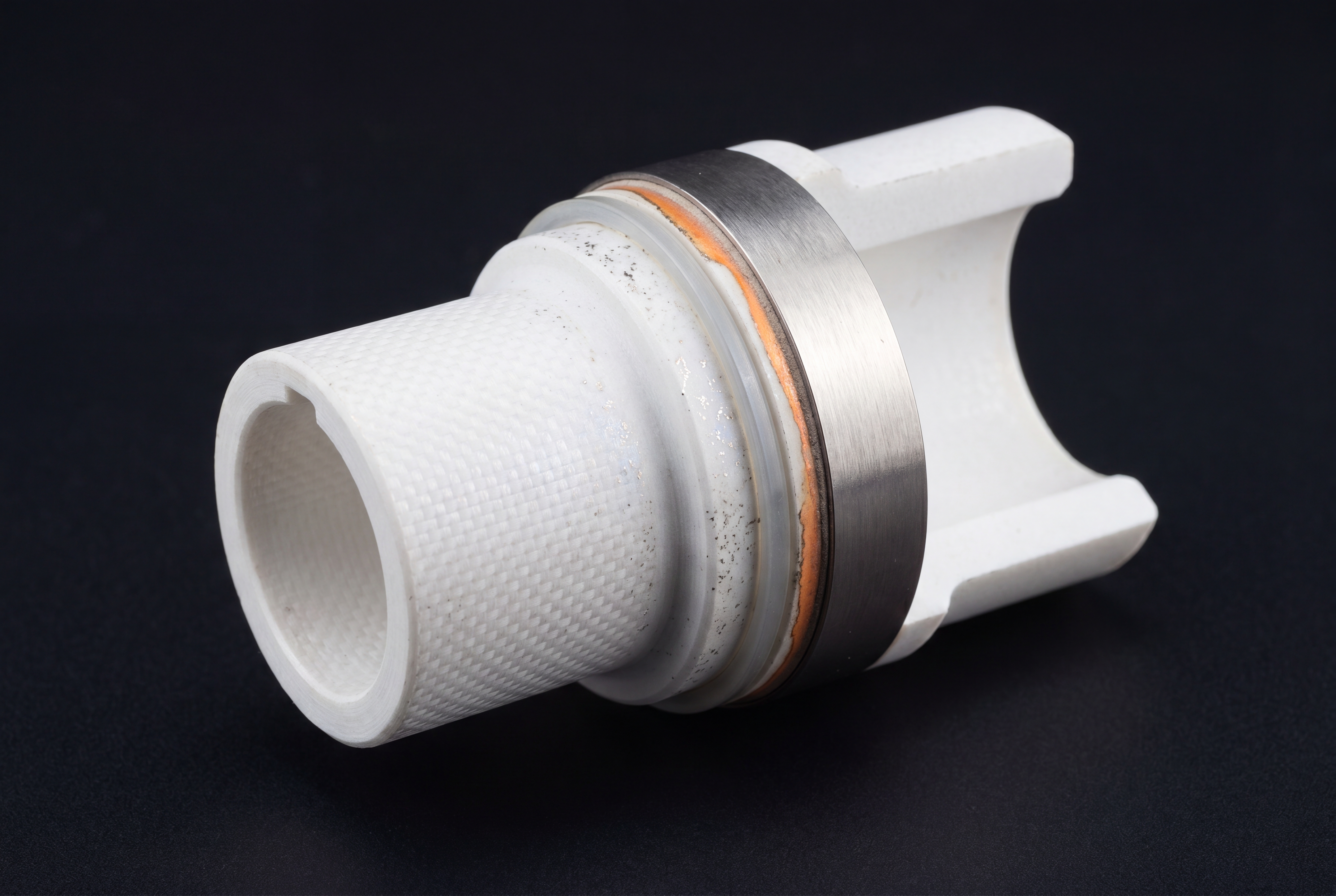The mother–father connector — one standard ceramic joint for every assembly.